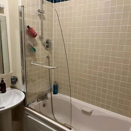 Double In A Cozy Centre Δωμάτια σε οικογενειακή κατοικία *